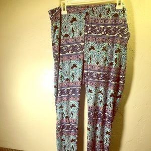 💙Blue and Purple paisley leggings!  💜